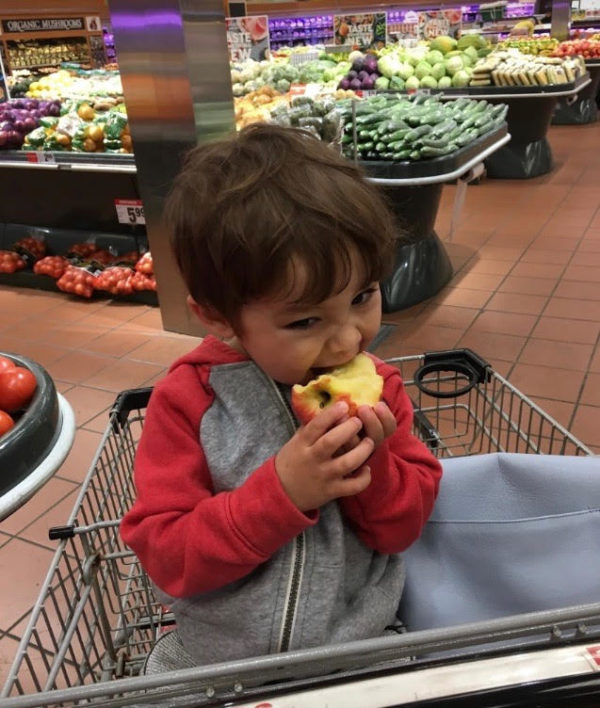 children eating tips